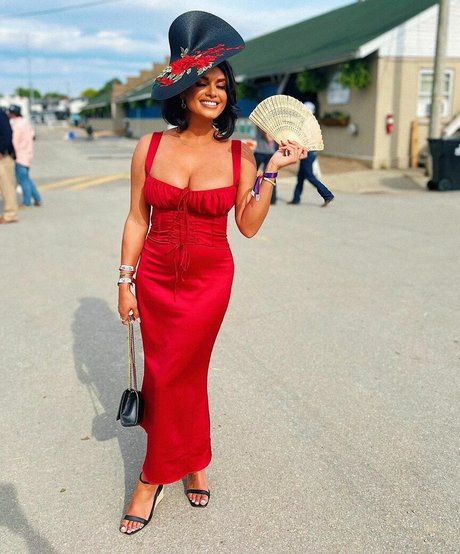 Joy Taylor star perfect pics