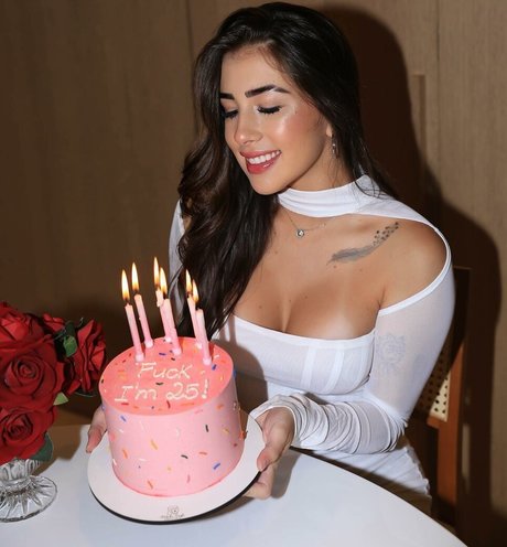 MC Julieta model porn image