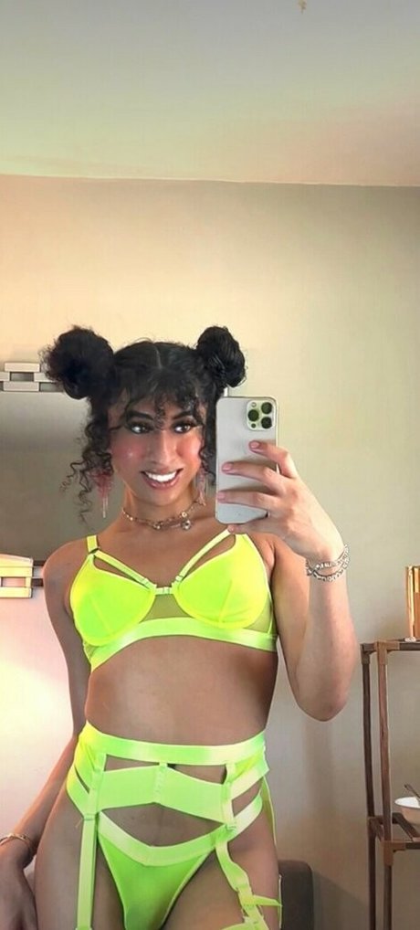 Tlavont nude thumbnail