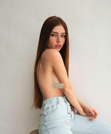 Eden Chanel star top pic