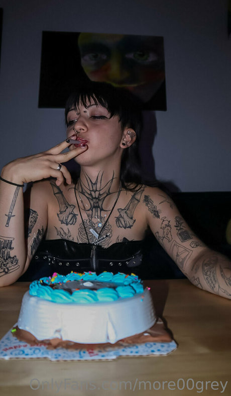 more00grey sexy star pic