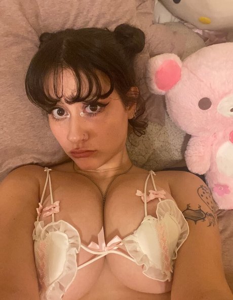 Oatmilkmommy model high quality image