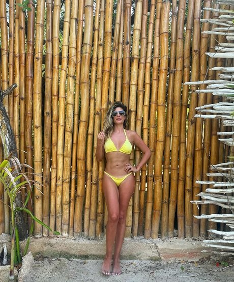 Mabel Moreno nude thumbnail