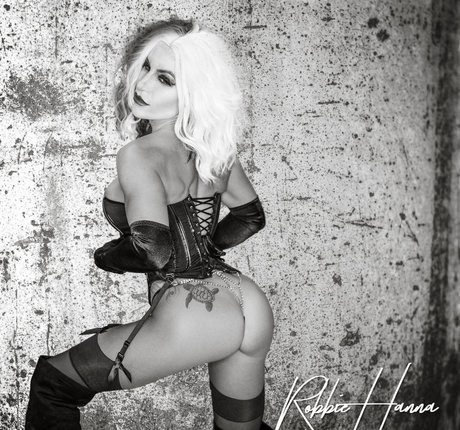 Robbie Hanna pretty model images