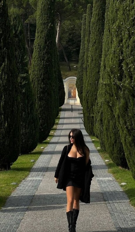 hot shemale onlyfans free naked picture