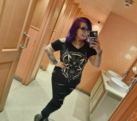 Cosmicbunnixo sex model image