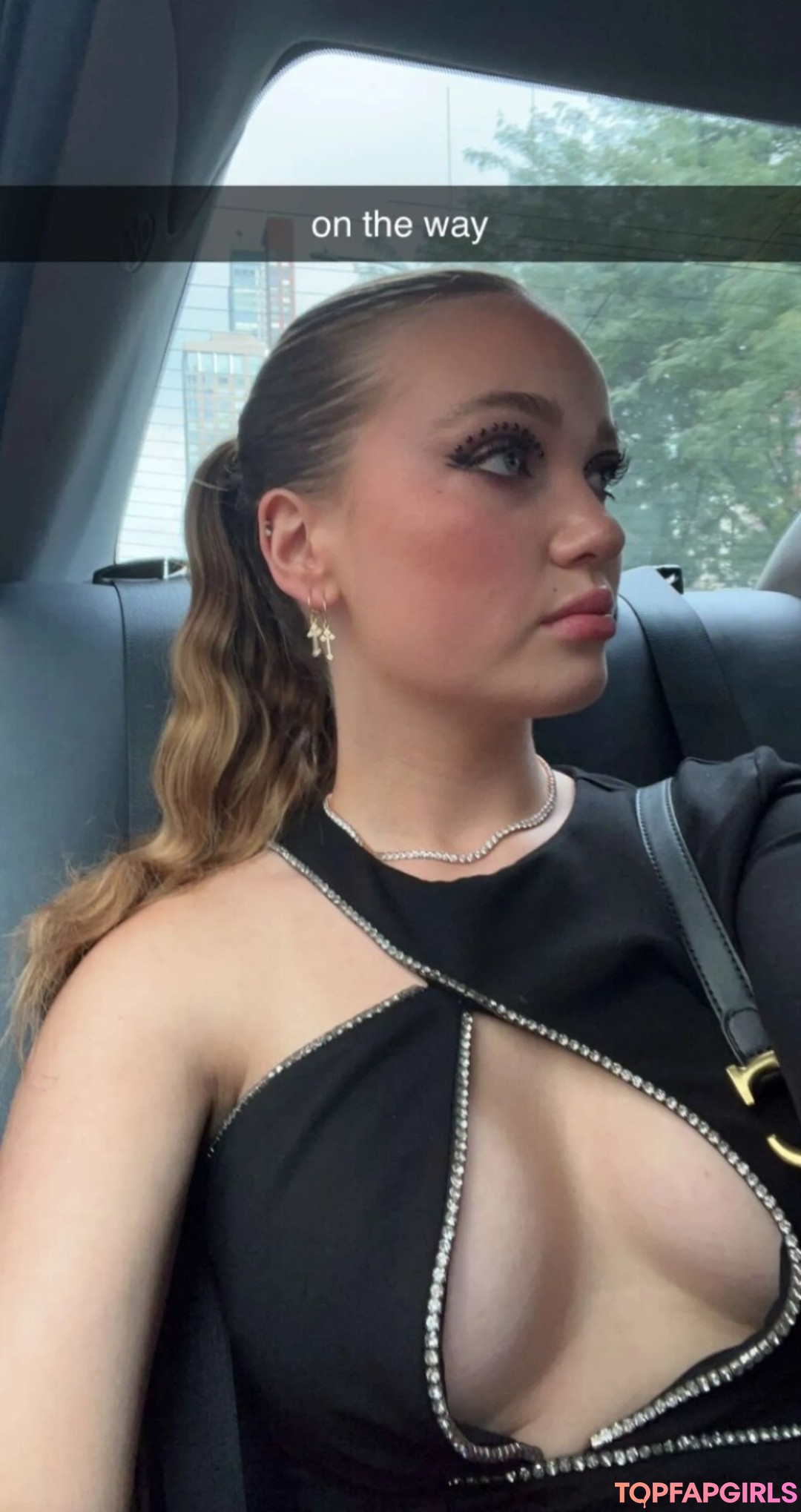 tight onlyfans top image