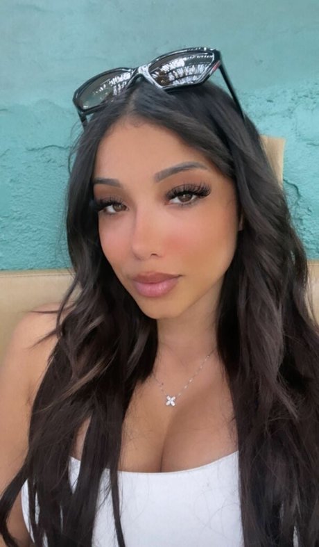 SassySounds ASMR pretty model image