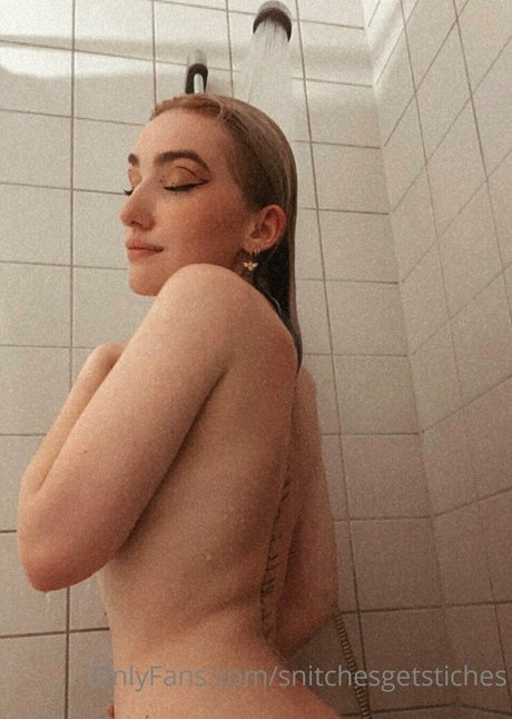 snitchesgetstiches art actress galleries