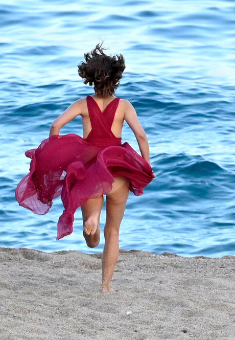 Natalie Portman erotic actress pics