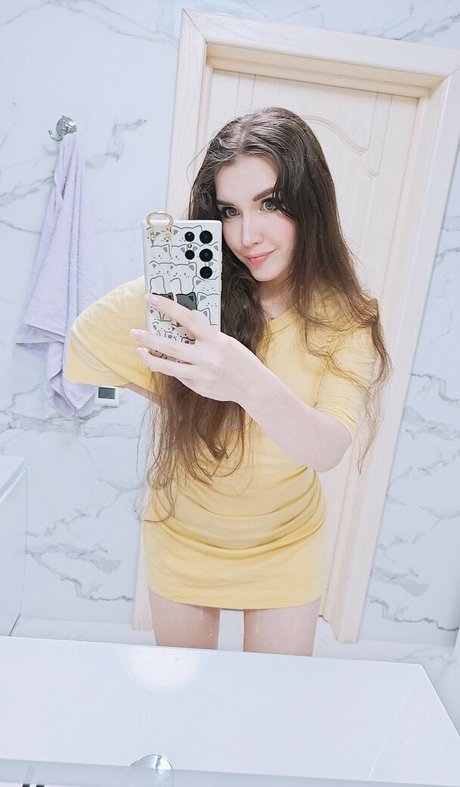 KittyKlaw ASMR top model image