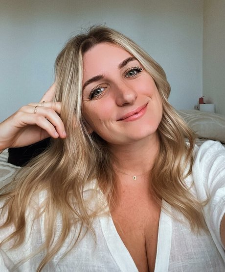 B Rookrlambert beautiful model pics