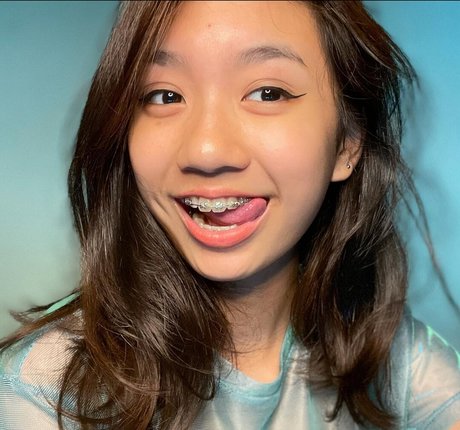 Moon Blitz Asmr porn model gallery