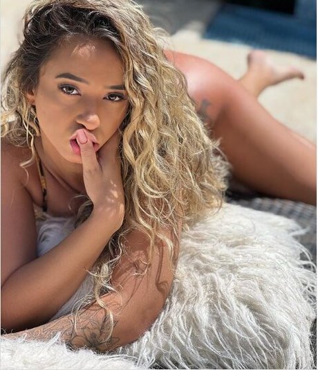 Shakibeach model hot photo