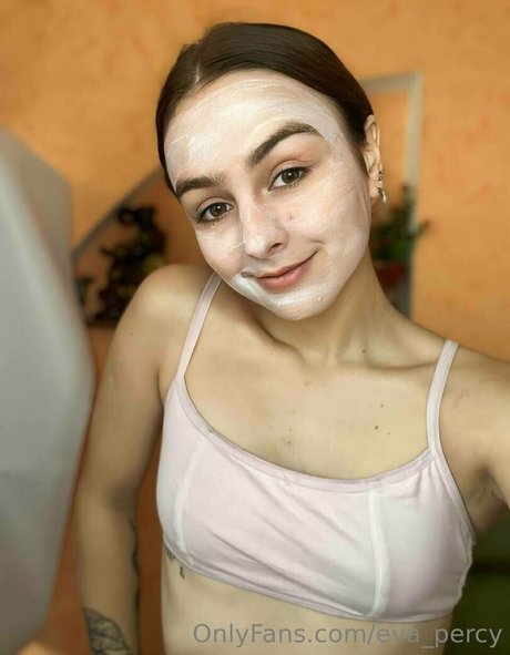 eva percy pretty actress img