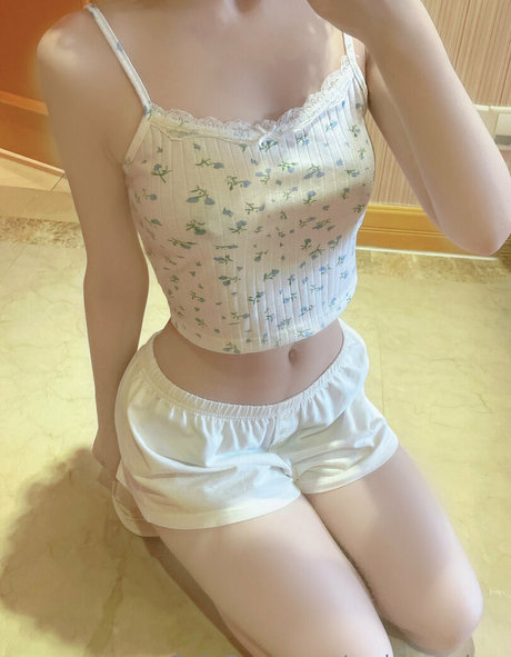 brunette milf onlyfans sexy nude picture