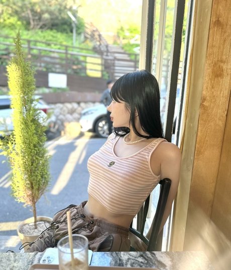 by3ol___ model top picture