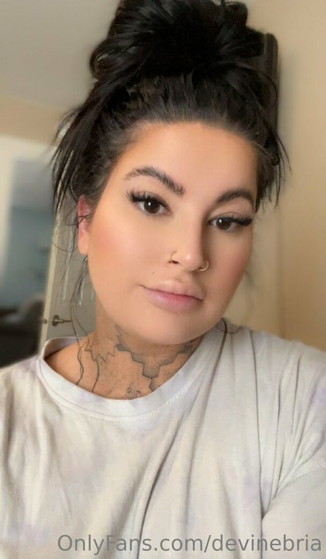devinebria naked pornstar pic