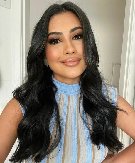 Thaynara OG pornstar top photo