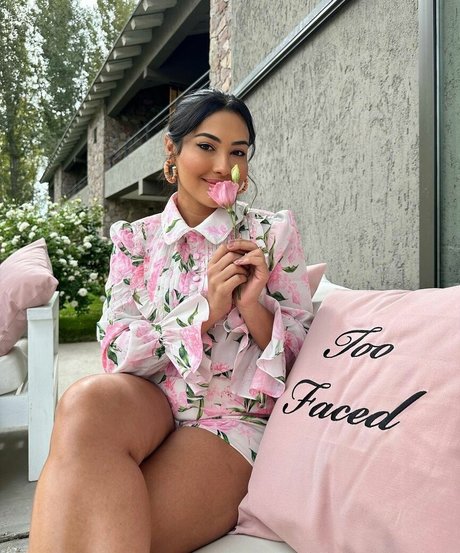 Thaynara OG star nude images