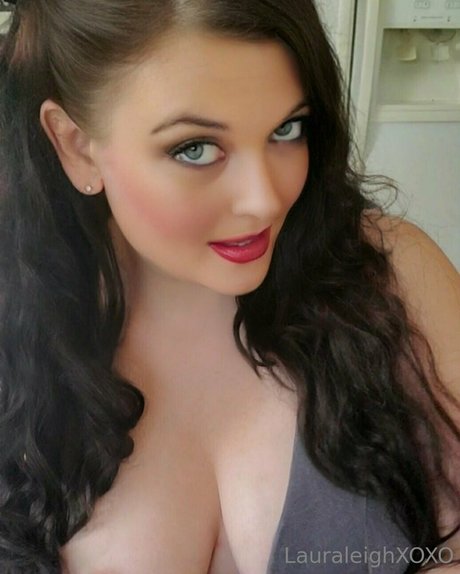 lauraleighxoxo sexy model picture