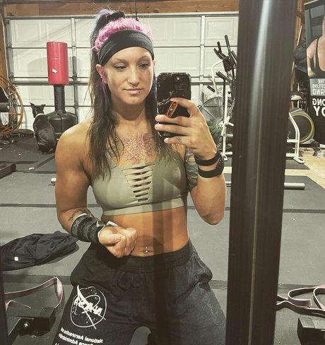 Kris Statlander star nude photos