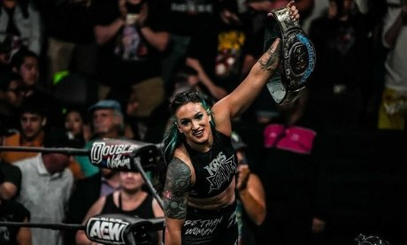 Kris Statlander model art photo