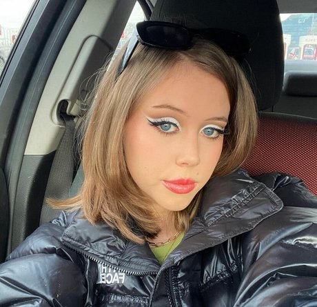 brunette teen onlyfans erotic gallery