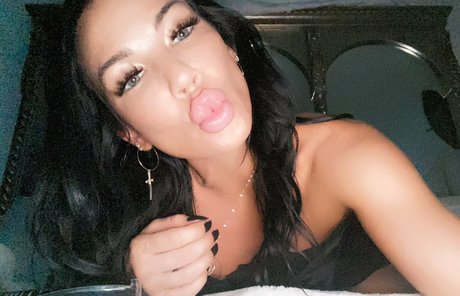 queenofthedollhouse sexy actress galleries