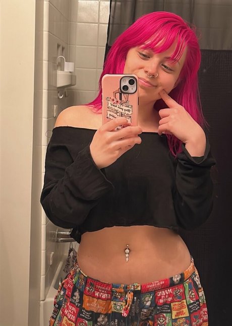 Bloob3rry model naked pic