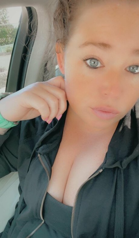Ivy Mia art actress picture