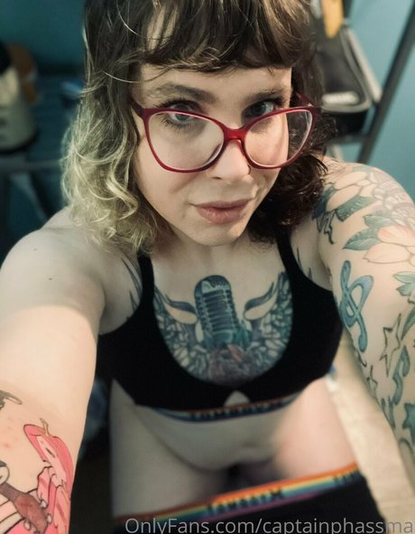 captainphassma pretty actress photo