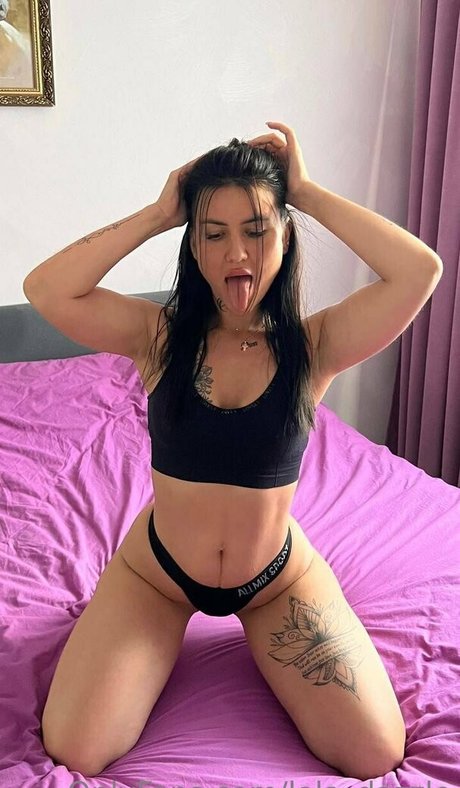 lola dazzle model nude images