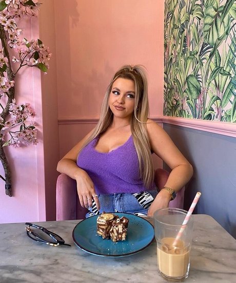 Amber Rose Brightman hot star picture
