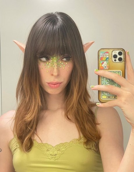 Aria Faye model perfect img