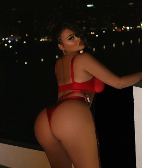Encaofficial erotic model image