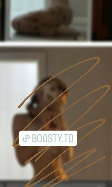 Shadsi model sexy pic