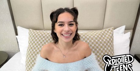 Aria Valencia sexy pornstar gallery