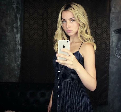 shaved onlyfans beautiful image