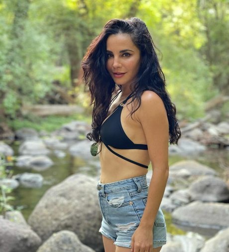 Martha Higareda top star pic