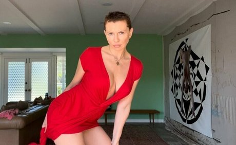 Marina Orlova sexy star image