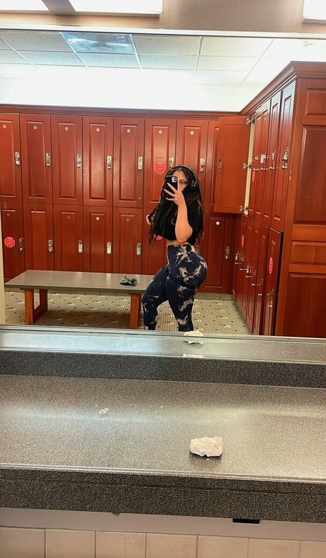 safiyaswrld erotic star image
