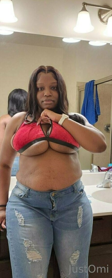 justomi nude thumbnail