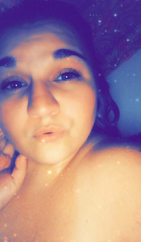 begformolly model pornographic images