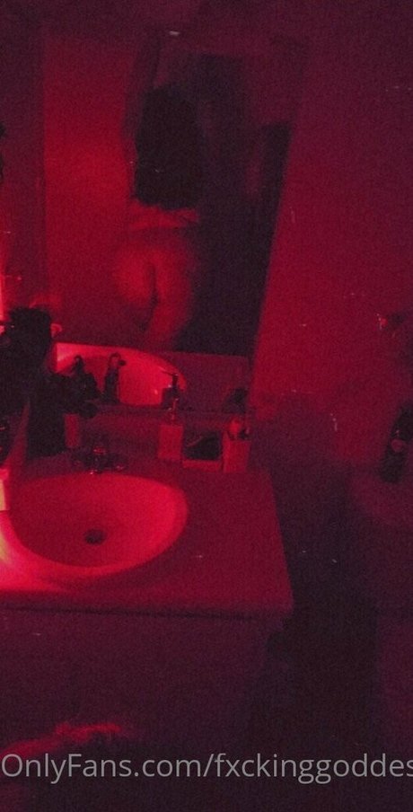 fxckinggoddes naked model pic
