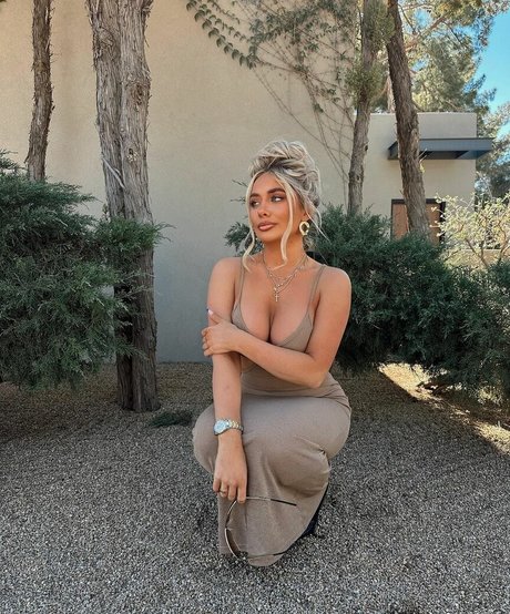 Saffron Barker naked pornstar images