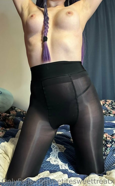 petitesweettreatx model adult picture