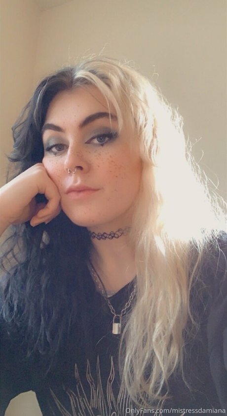 young milf onlyfans naked pic