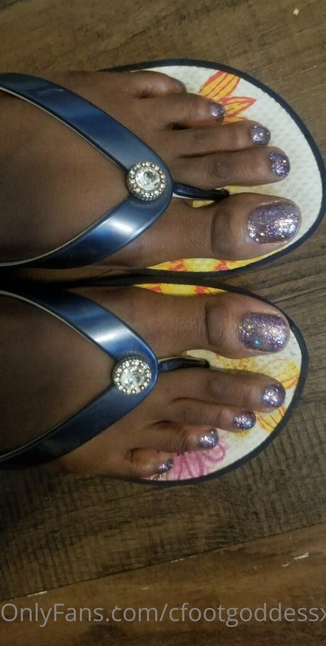 cfootgoddessx nude thumbnail