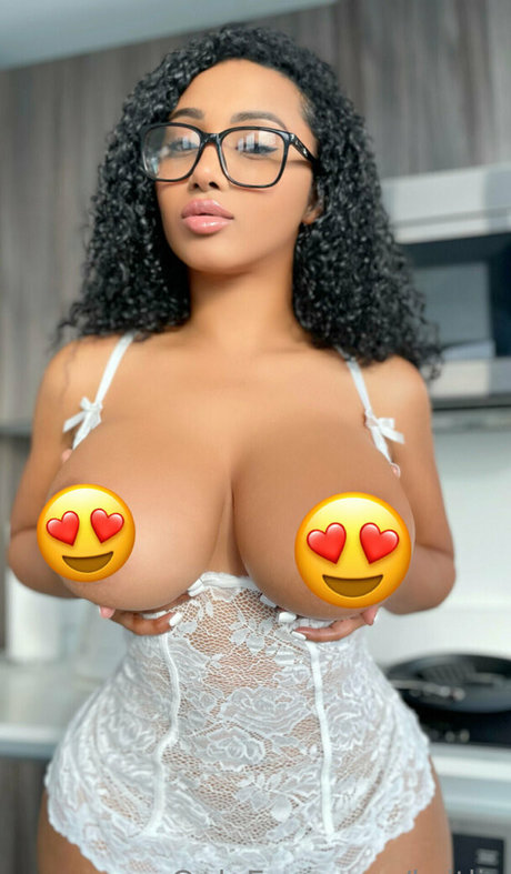 britliv nude thumbnail